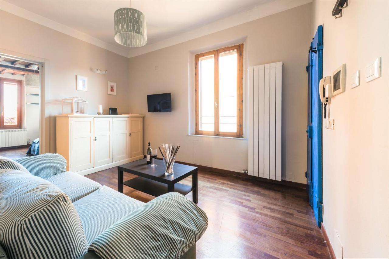 Hostly - La Pera - 2 Bedrooms, Full Center Apartment *
